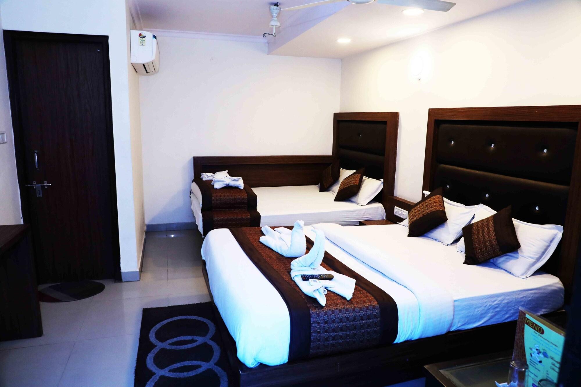 Hotel Oyo Flagship Kumar Palace New Delhi