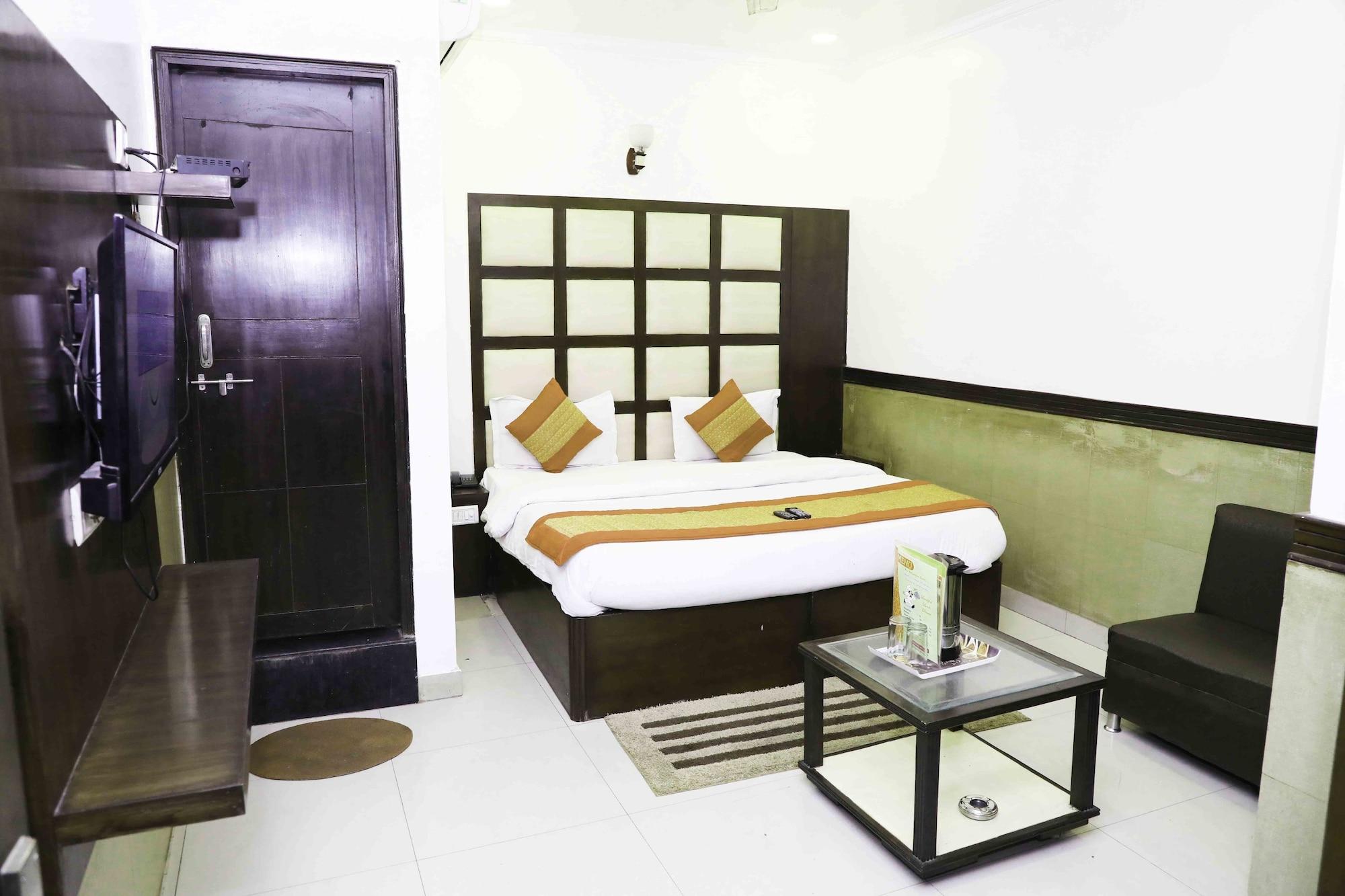 Oyo Flagship Kumar Palace New Delhi
