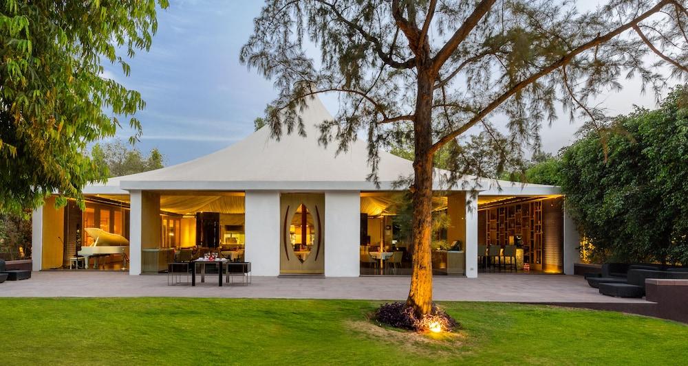 Resort The Roseate 5*