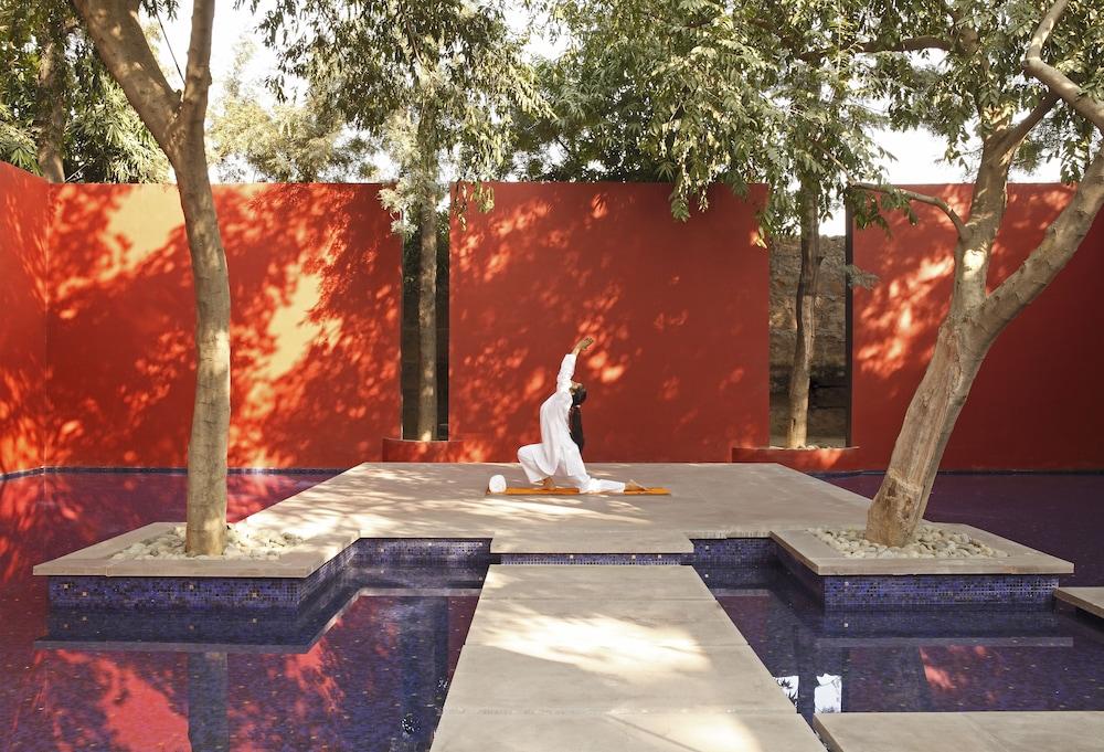 Resort The Roseate