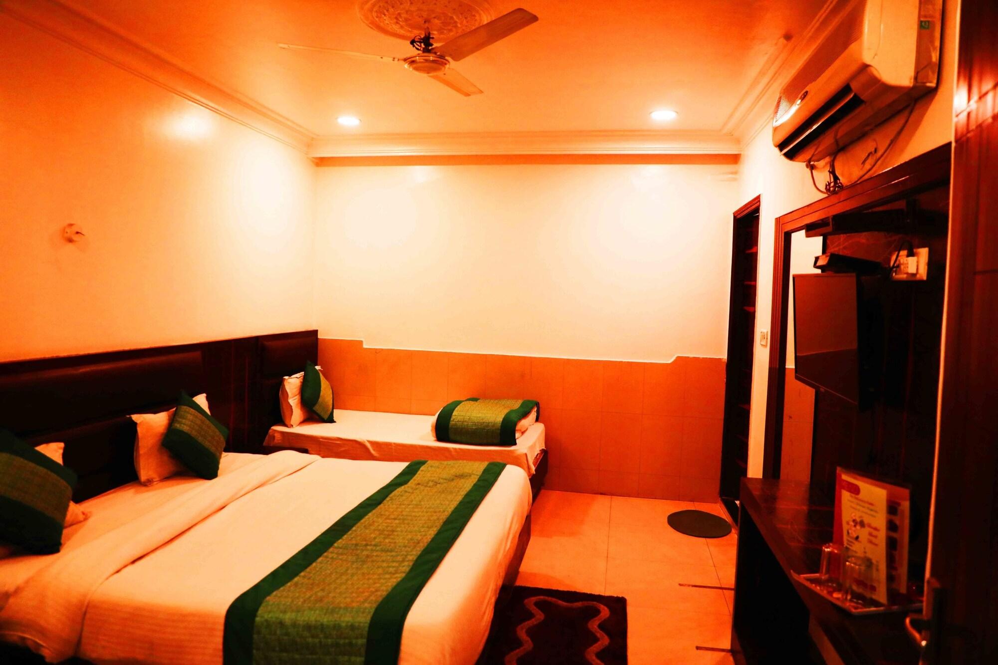 Oyo Flagship Kumar Palace Hotel 3*