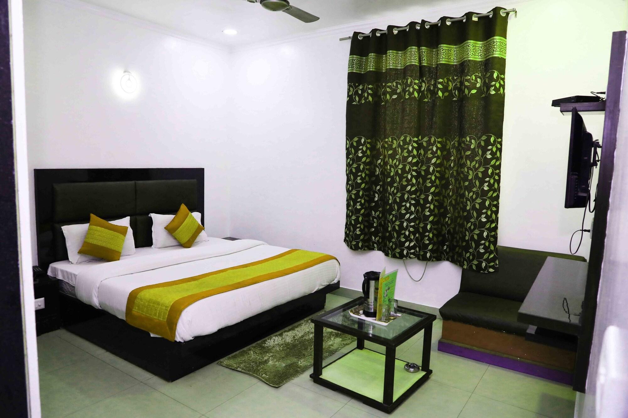 Oyo Flagship Kumar Palace New Delhi