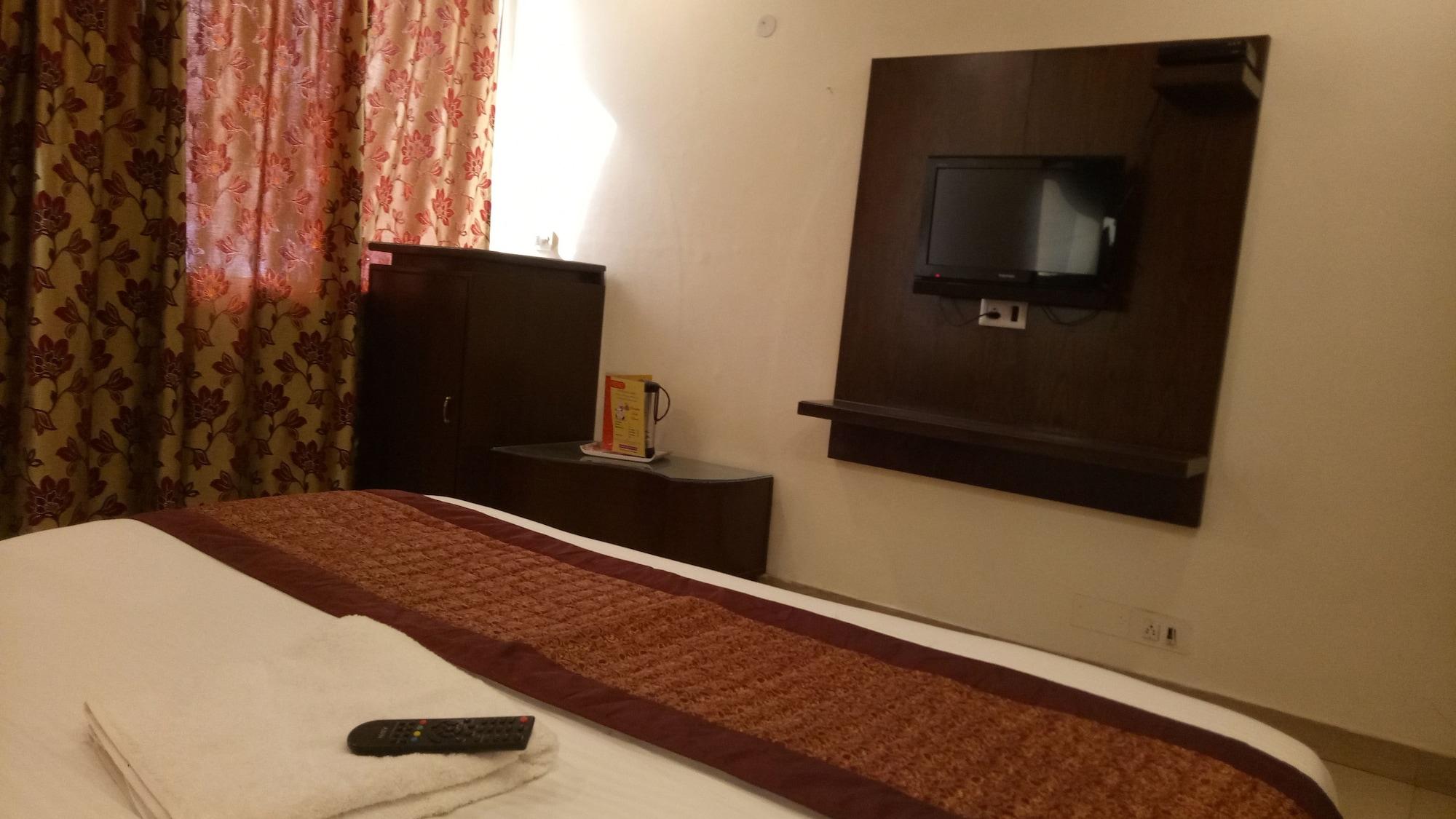 Hotel Oyo Flagship Kumar Palace 3*