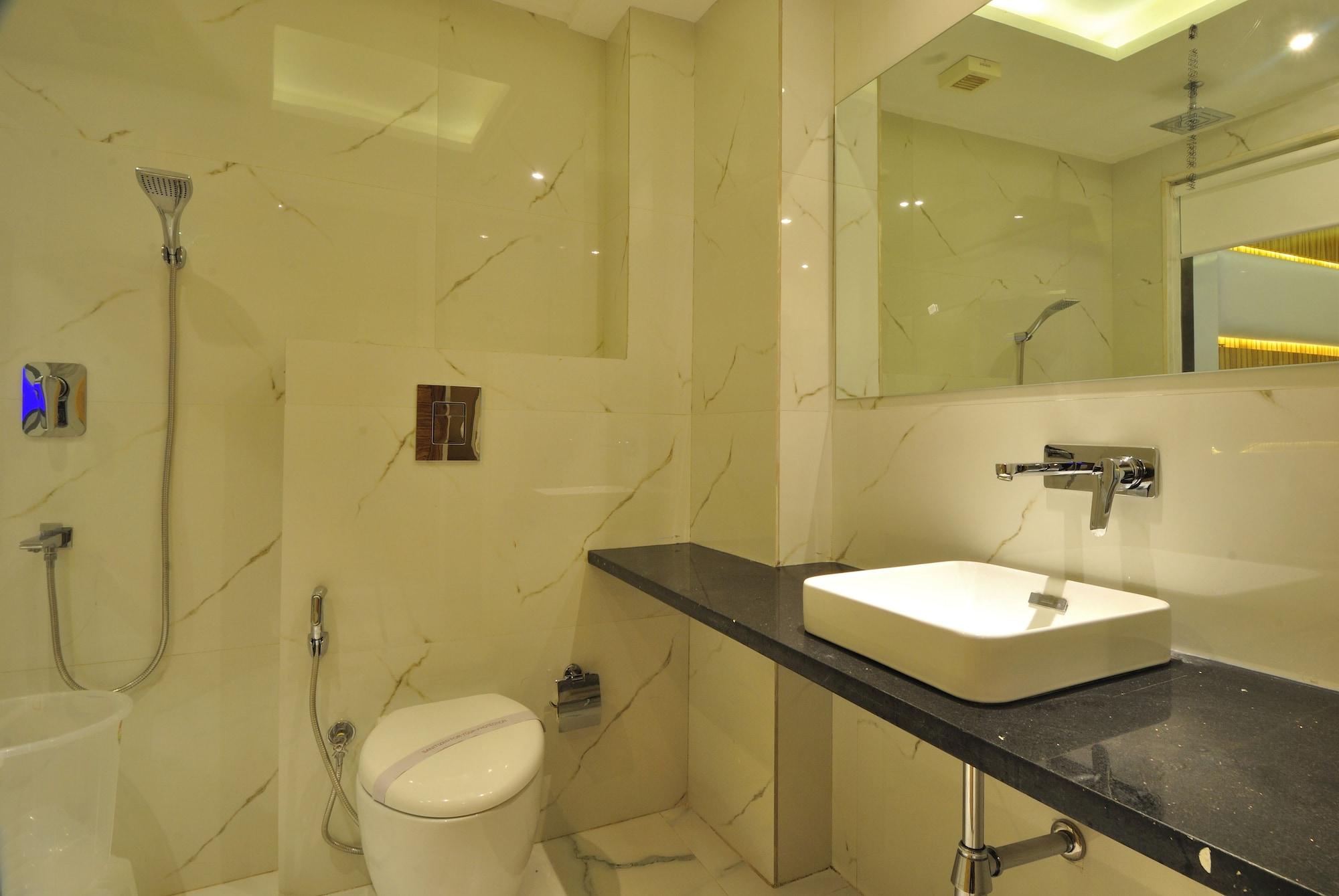 Aman Continental - 2mins From Railway Station And 5 Mins From Metro Hotel