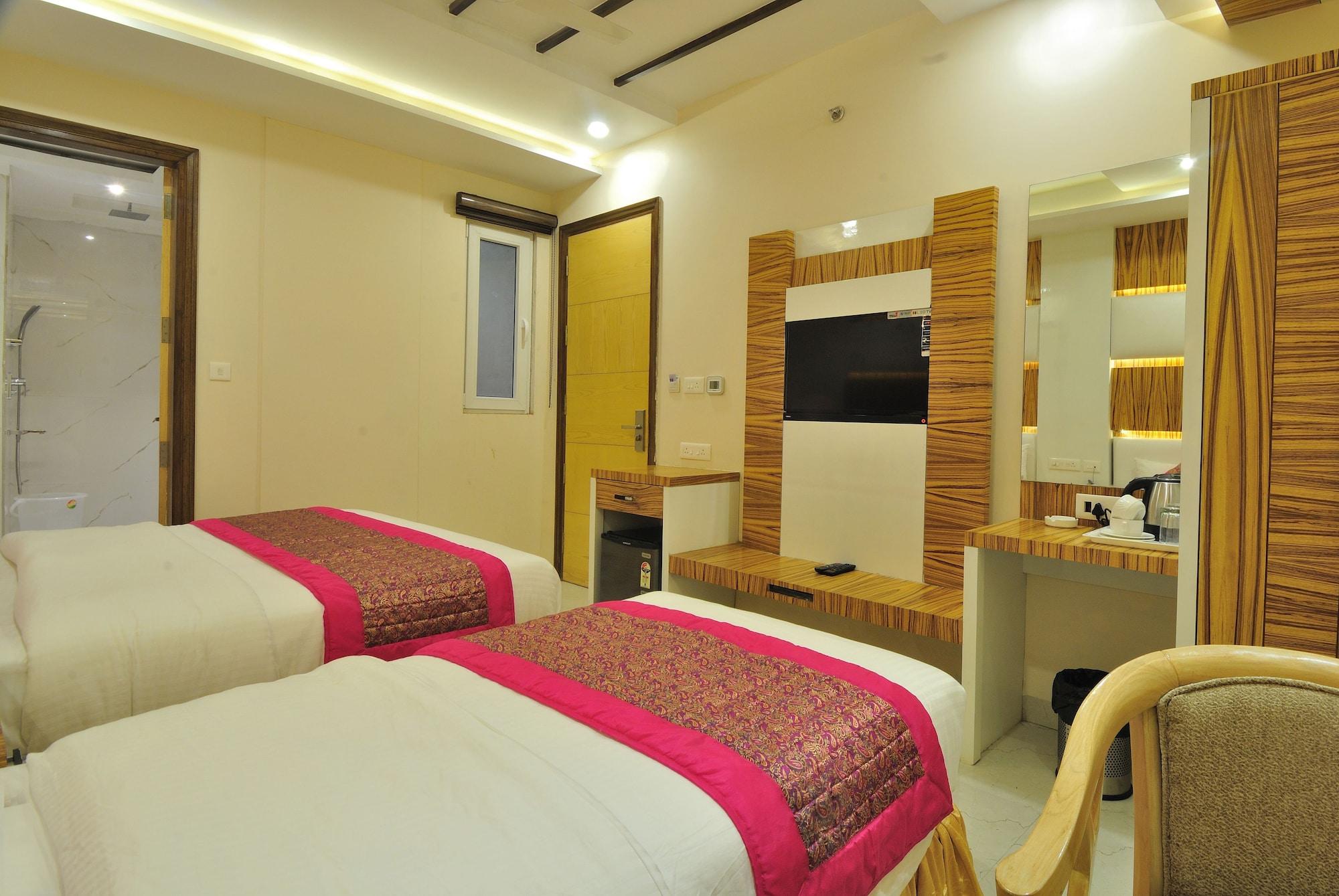 Aman Continental - 2mins From Railway Station And 5 Mins From Metro
