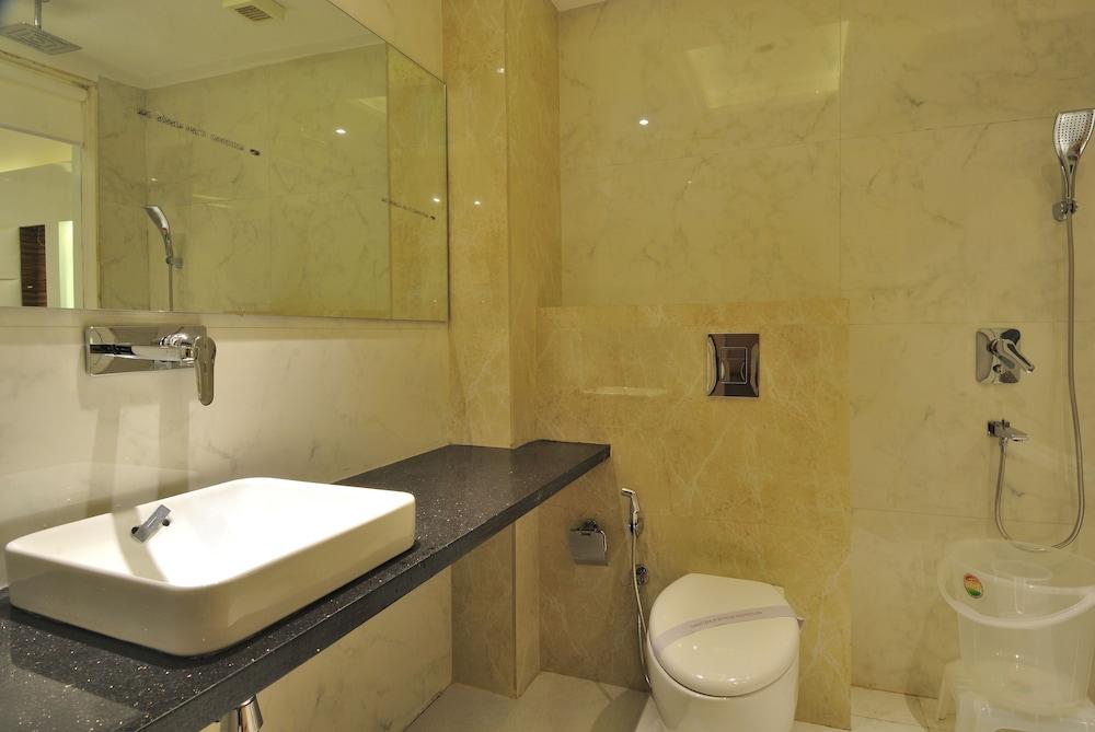 Hotel Aman Continental - 2mins From Railway Station And 5 Mins From Metro New Delhi