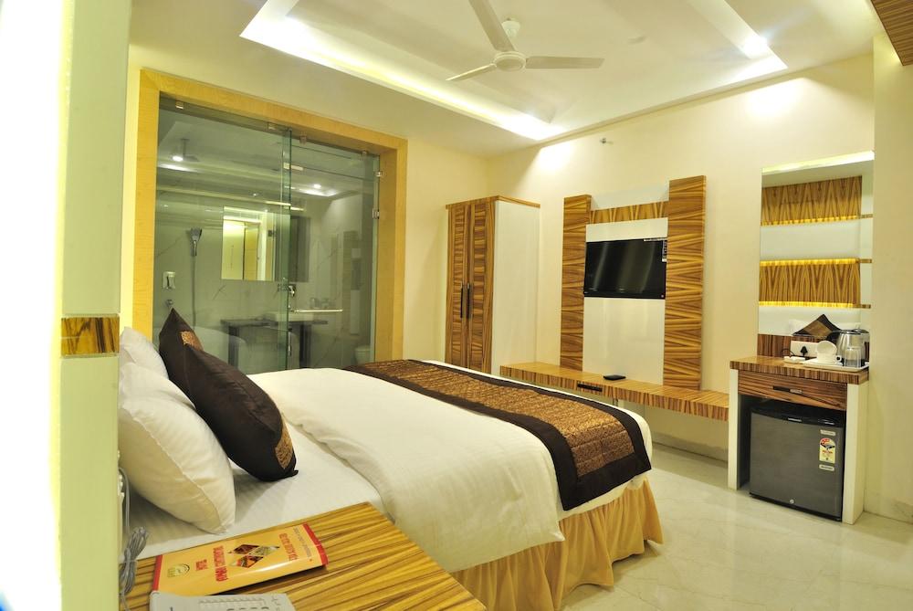 Aman Continental - 2mins From Railway Station And 5 Mins From Metro