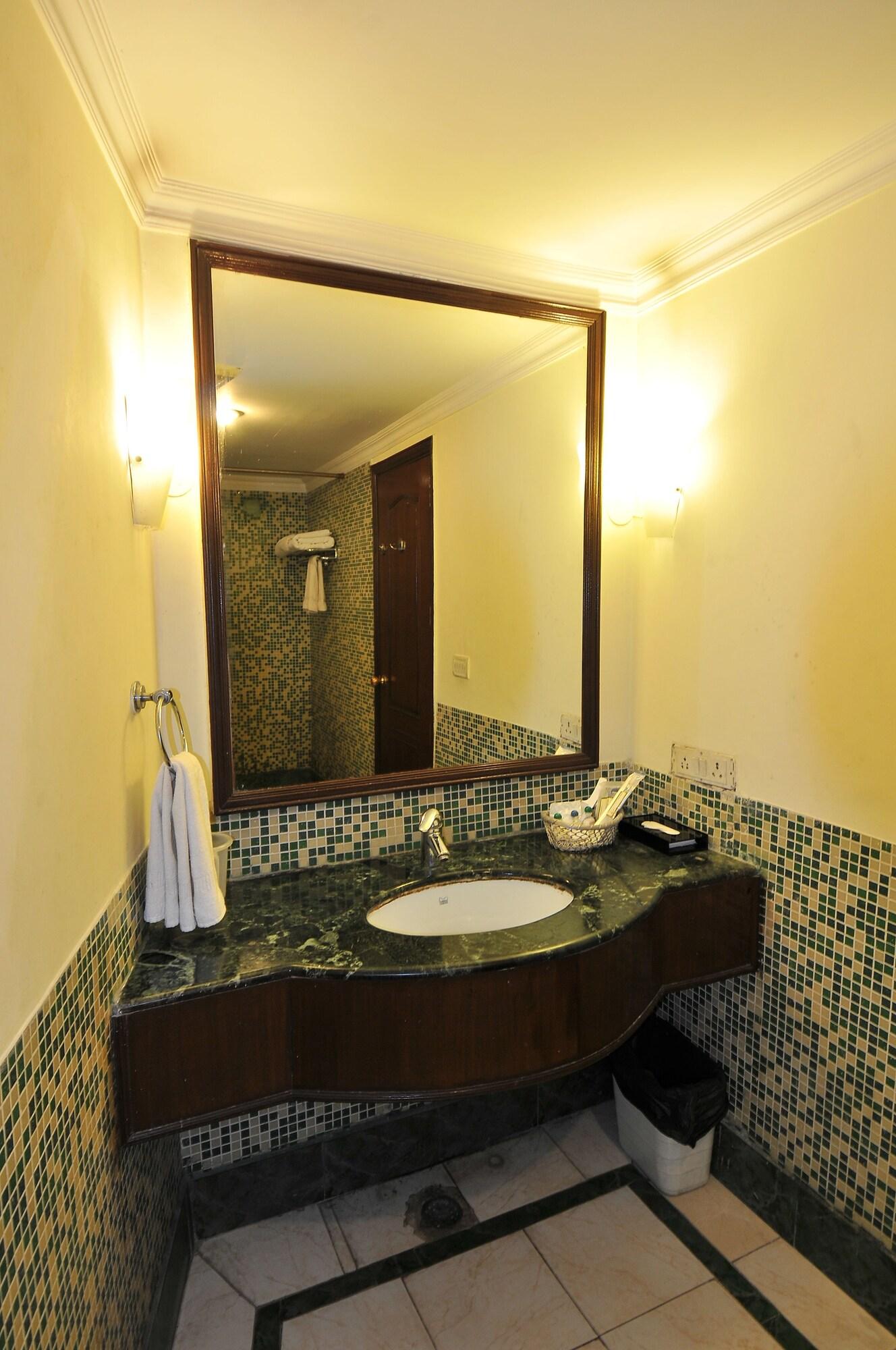 Hotel Qutub Residency 3*
