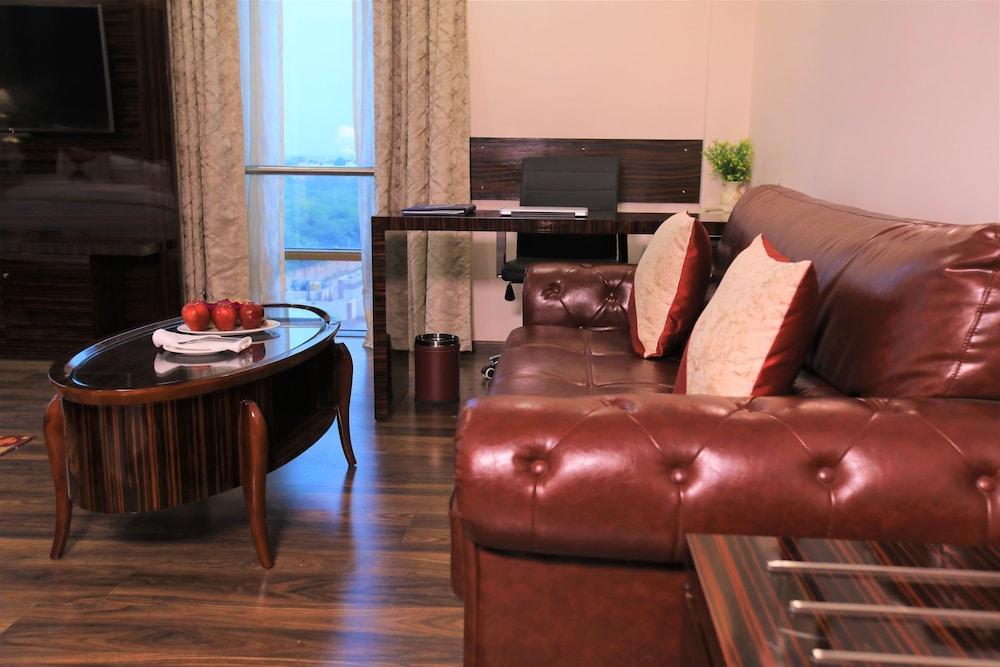 La Hotel Delhi (National Capital Territory of India)