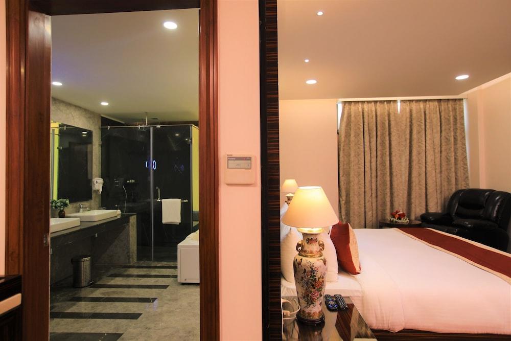 La Hotel *