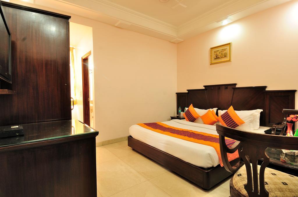Legend - Walk-in From Railway Station 3*