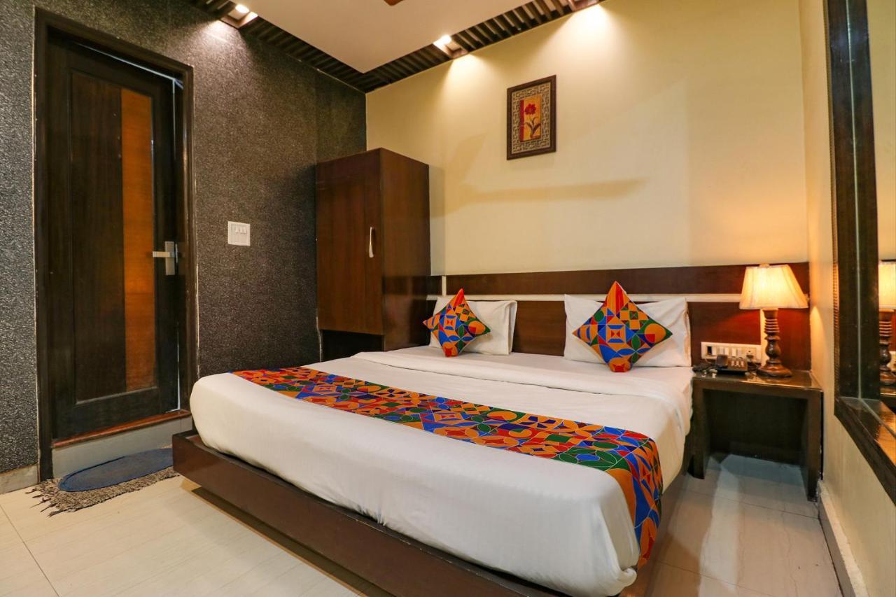 Hotel Staybook Aira Railway Station Paharganj Nova Deli