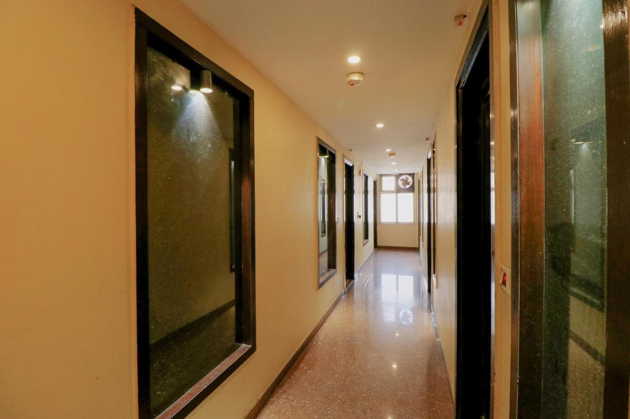Staybook Aira Railway Station Paharganj Hotel