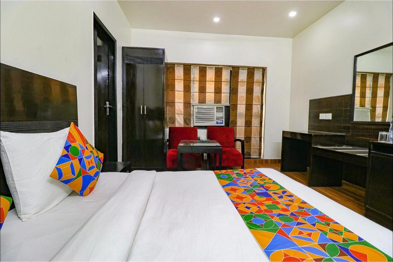 Fabhotel La Ola Hotel 3*