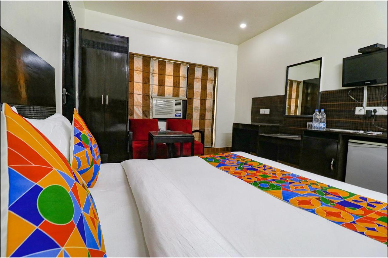 Hotel Fabhotel La Ola New Delhi