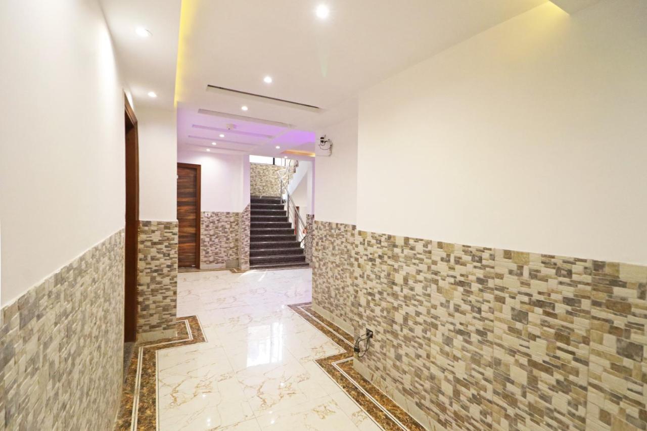 City View Luxury Near Railway Station Hotel 4*