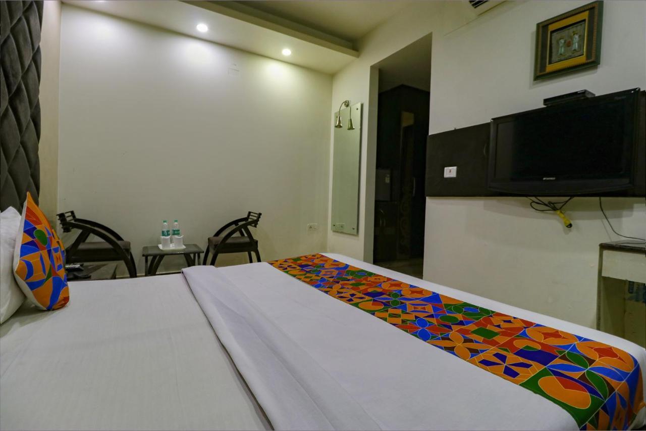 Hotel Fabexpress Yug Karol Bagh 3*