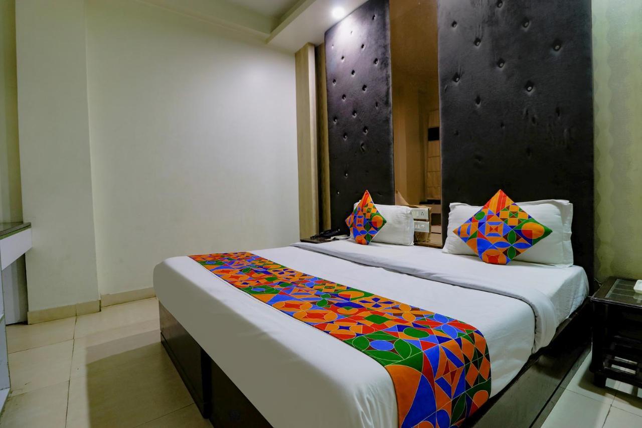 Fabexpress Yug Karol Bagh Delhi (National Capital Territory of India)