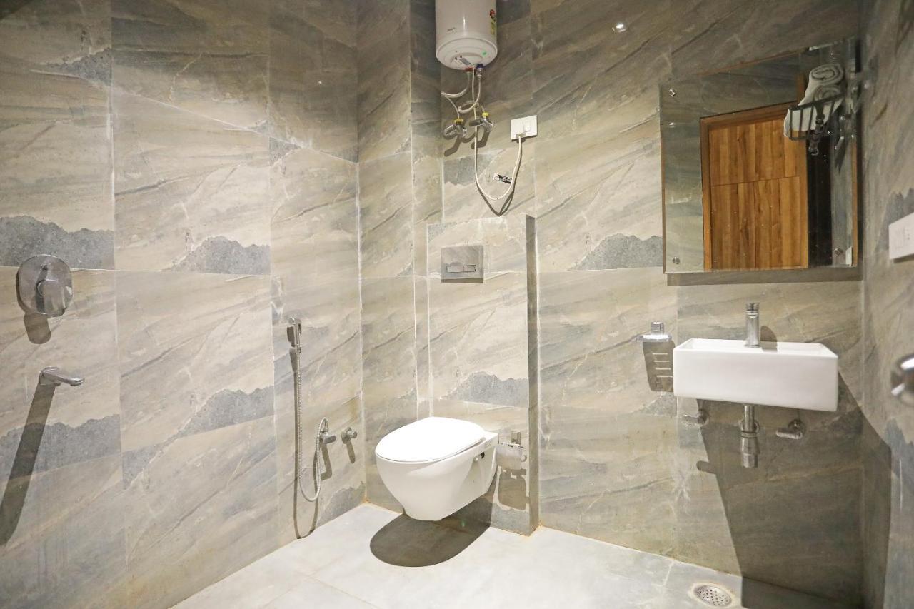Hotel Goodluck Suites Near Delhi Airport 4*