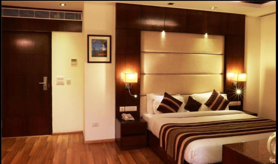 Oyo Townhouse 537 Regent Intercontinental Hotel