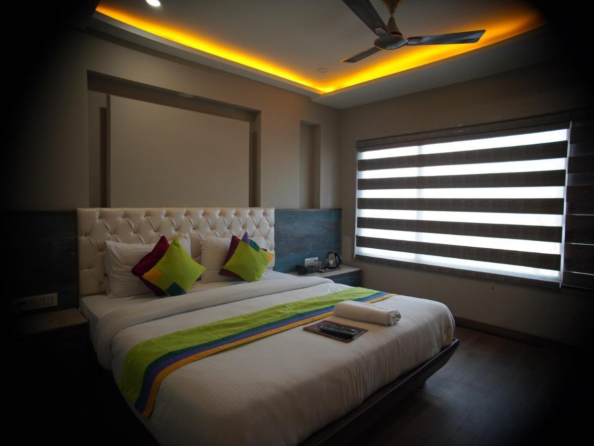City View Luxury Near Railway Station Hotel
