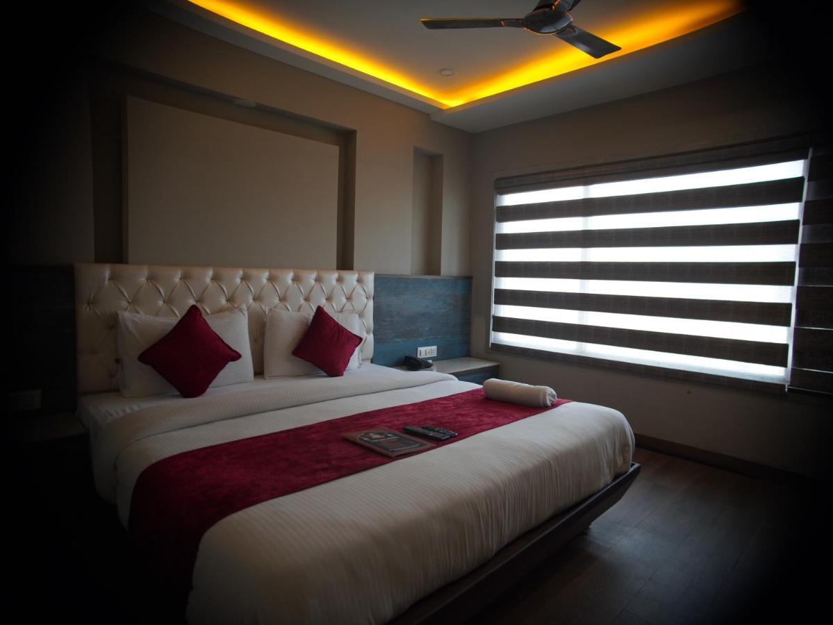 City View Luxury Near Railway Station Hotel 4*