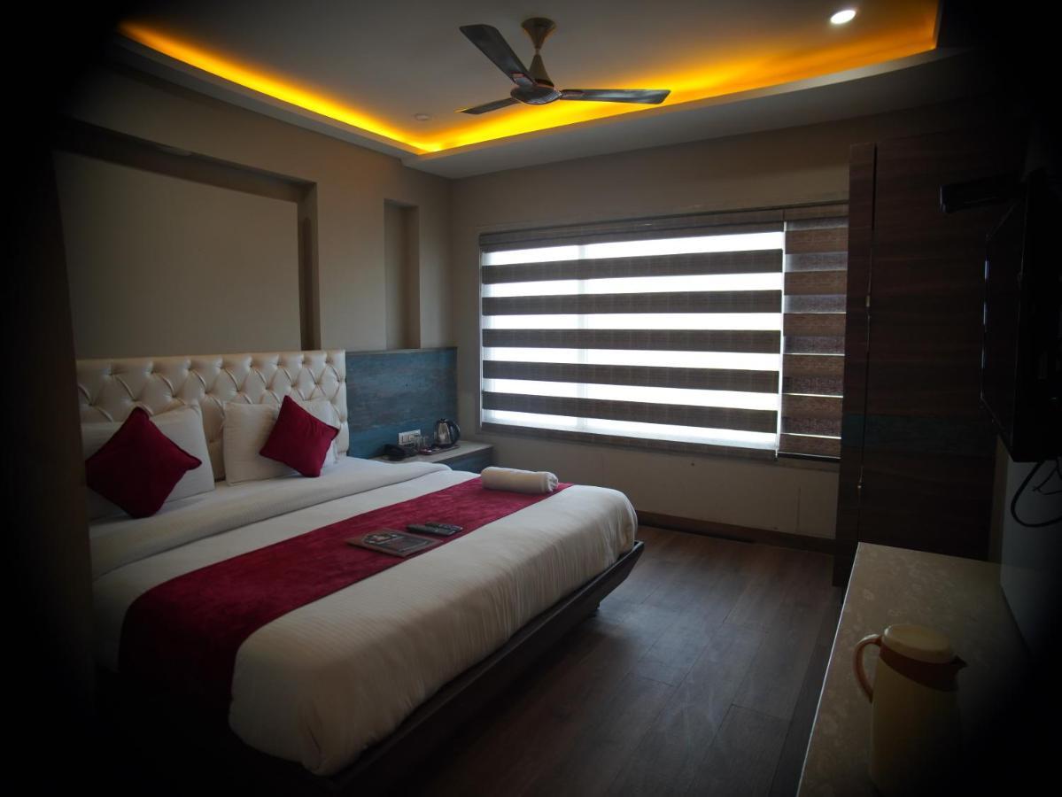 City View Luxury Near Railway Station Hotel 4*