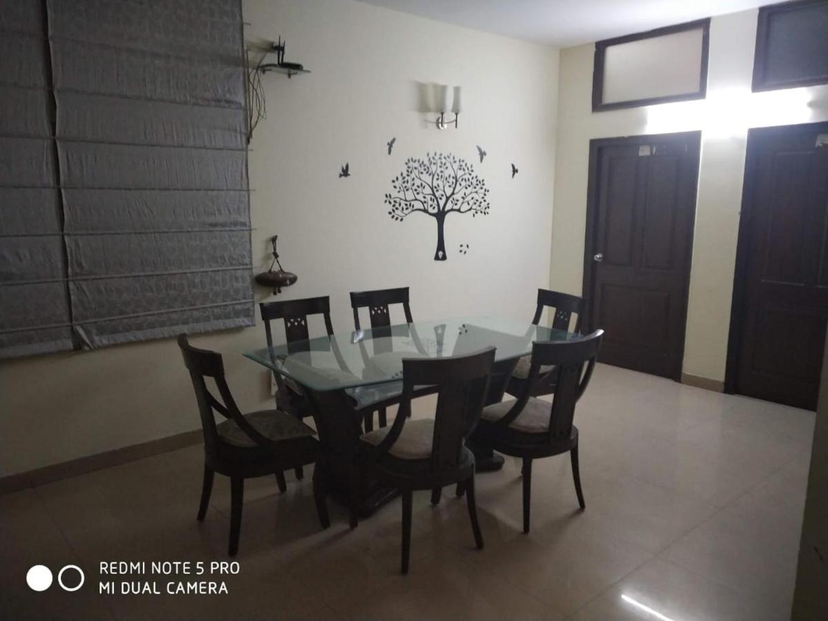 Dwarka Bed & Breakfast *