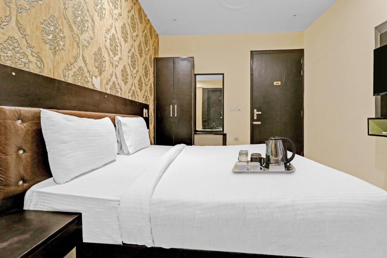 Oyo 23368 Boutique Paragon 3*