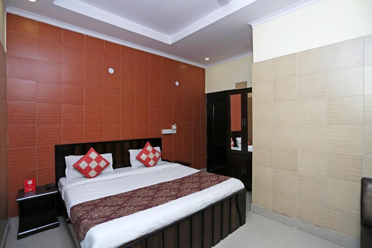 Oyo Flagship 14164 Satwah 29 3* New Delhi