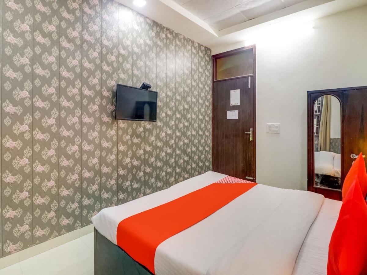 Oyo 74060 Taj Residency 3*