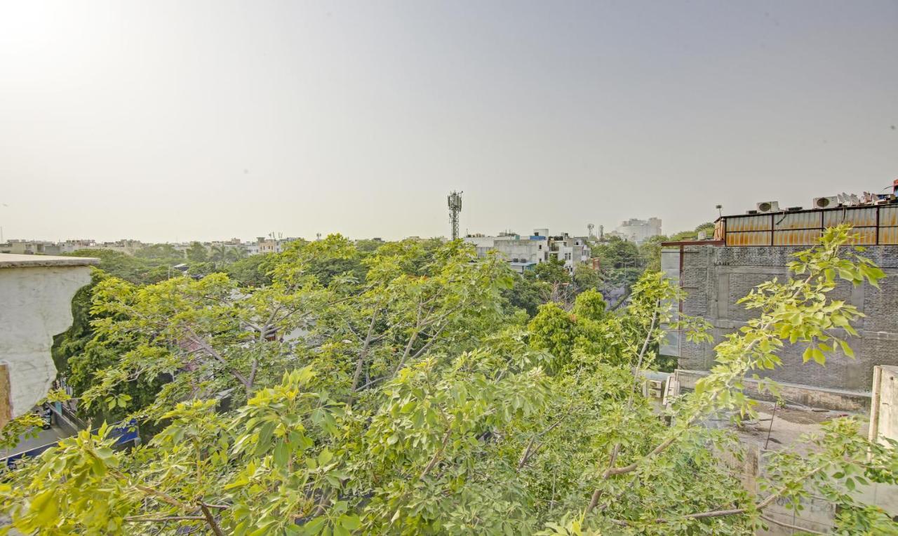 Hotel Treebo Mona Grand New Delhi