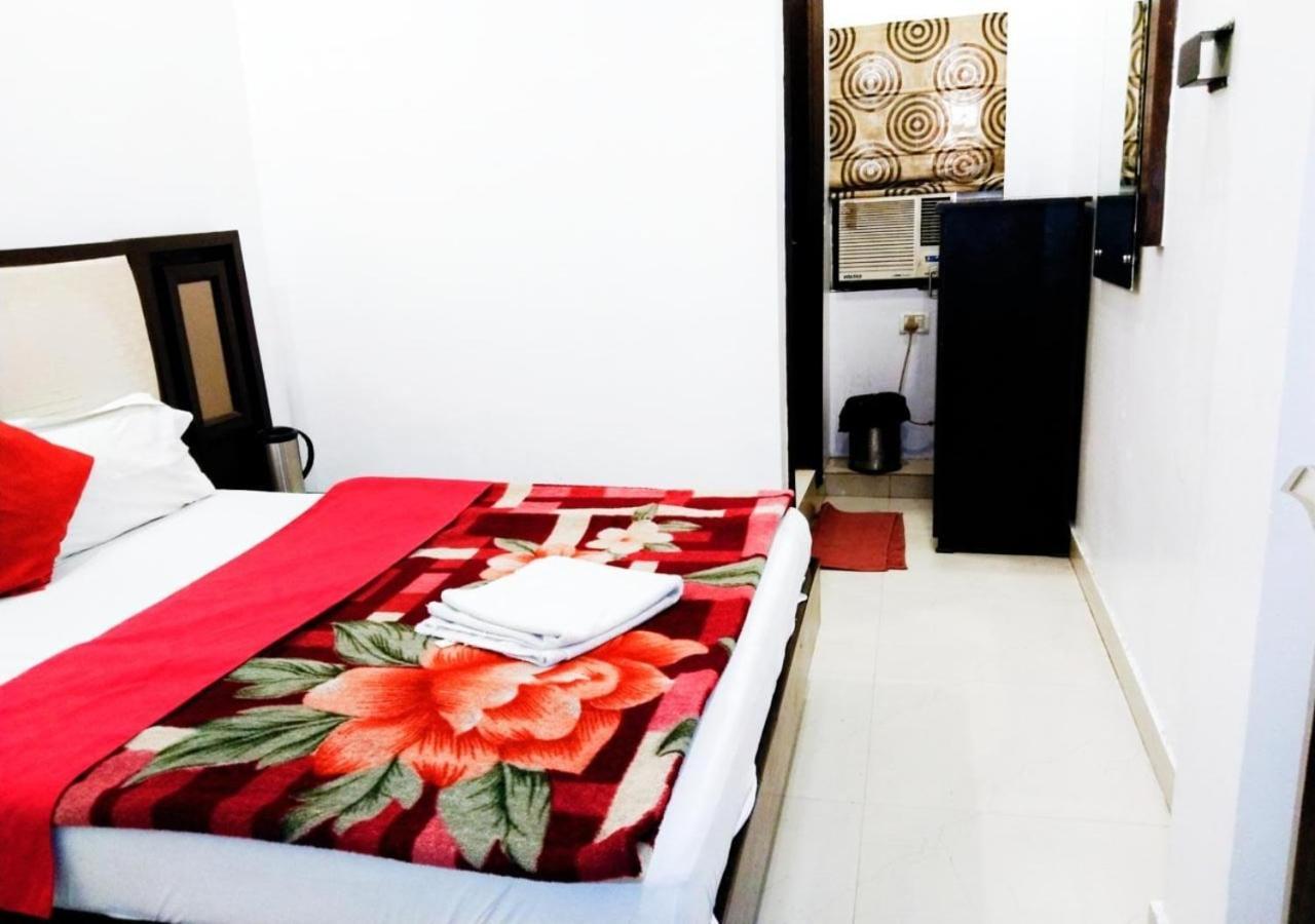 Sai Crystal Near Railway Station Hotel 3*