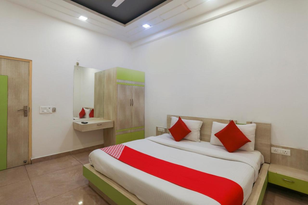 O Cladis Near Mall Of India Hotel 3*