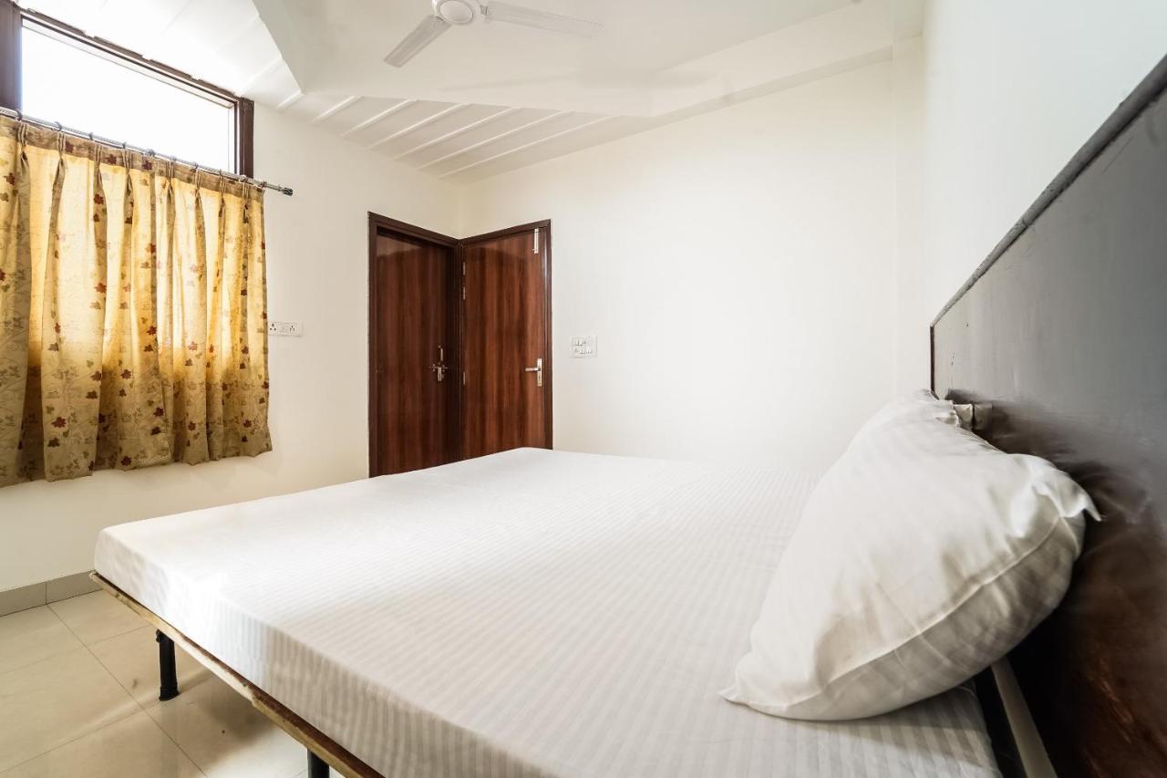 Hotel O Chahal Near Nangloi Railway Station Metro Station 2*