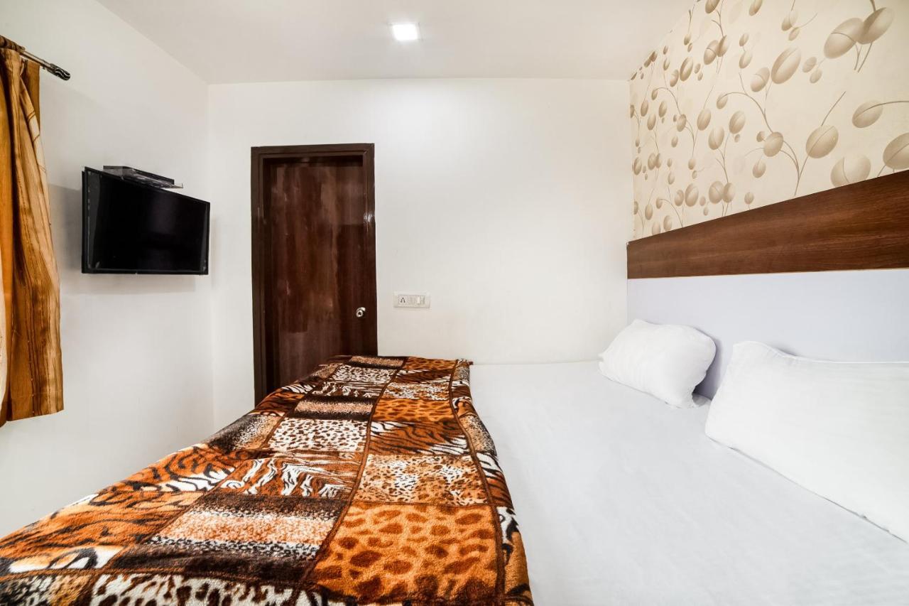 Hotel O Chahal Near Nangloi Railway Station Metro Station Delhi (National Capital Territory of India)