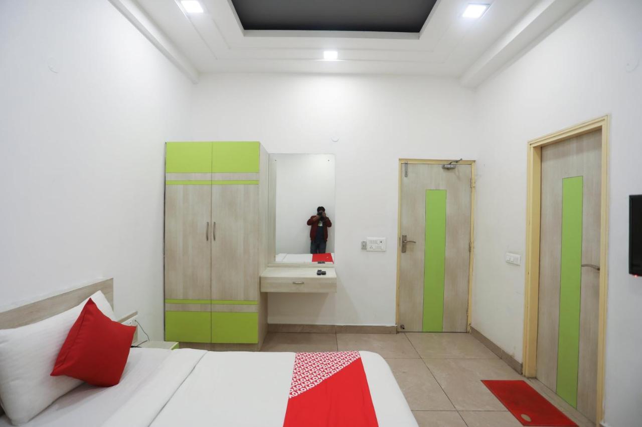 O Cladis Near Mall Of India 3* Kalkaji Devi
