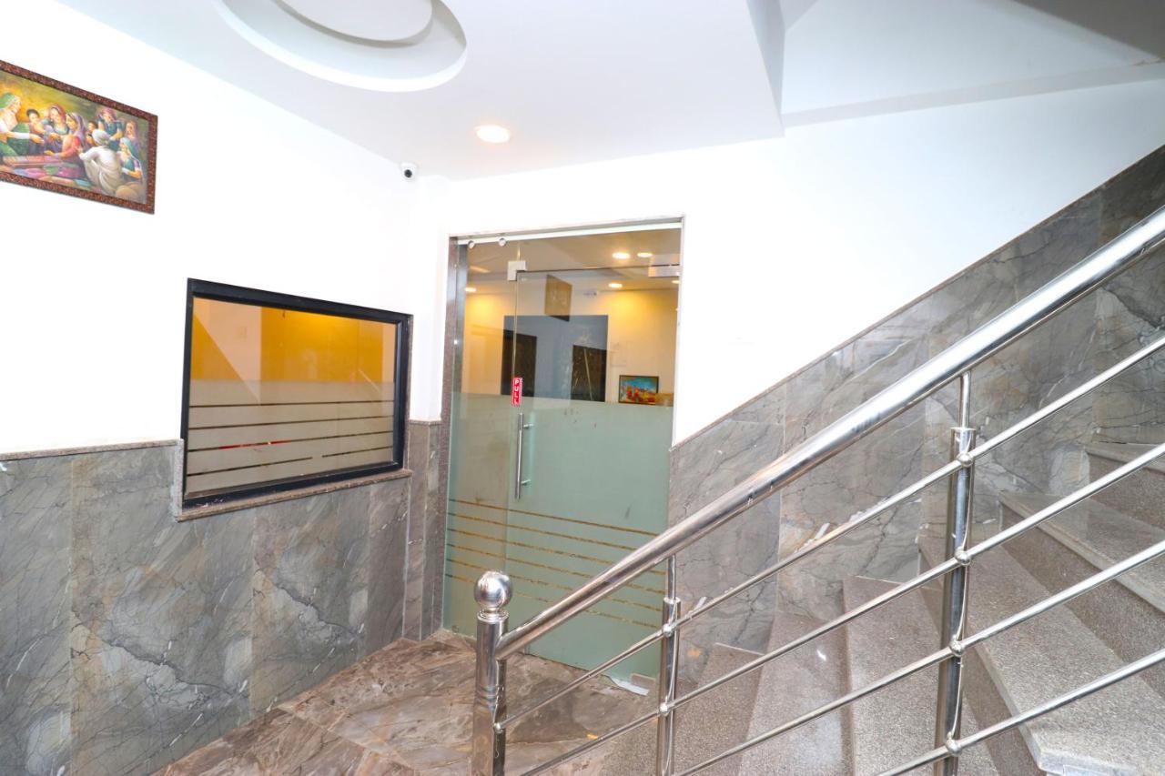 Belwood Suites - Near Airport 3* Nova Deli