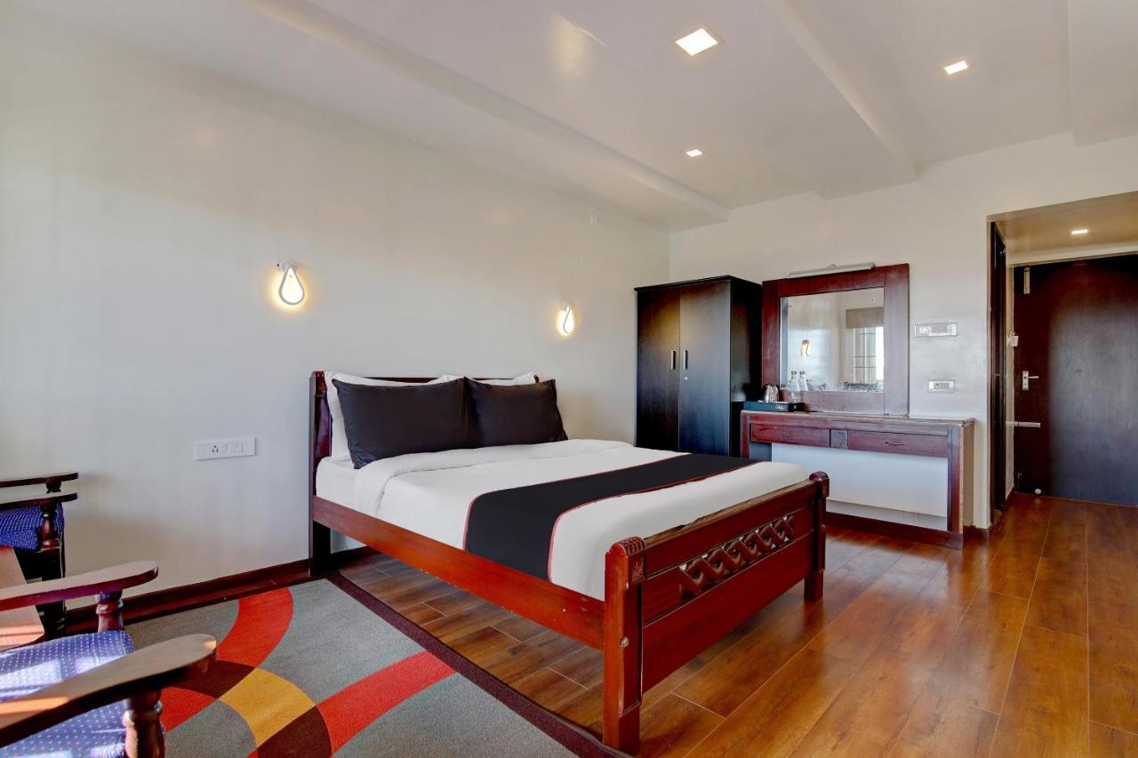 Hotel Collection O 75908 Garg Trade Centre Sector 11