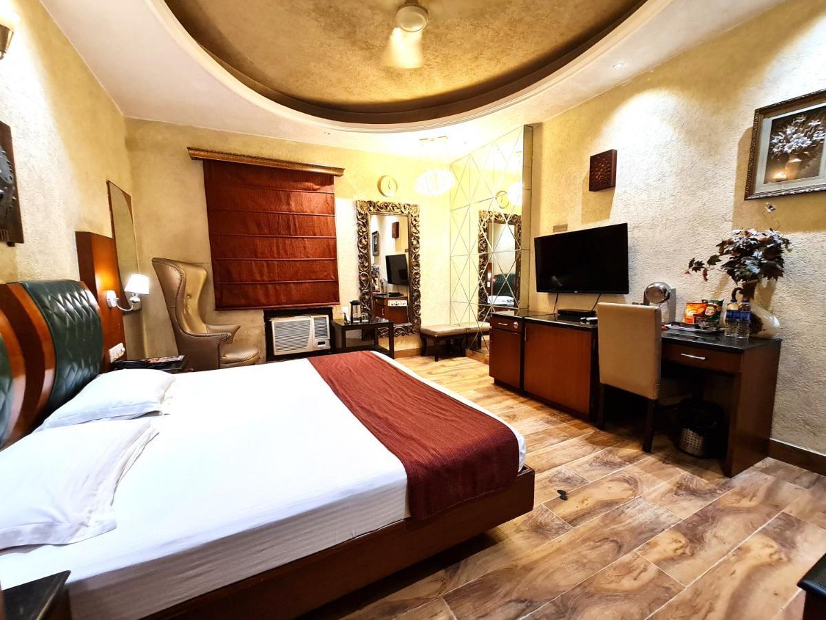 Royal Castle Grand Hotel 2*
