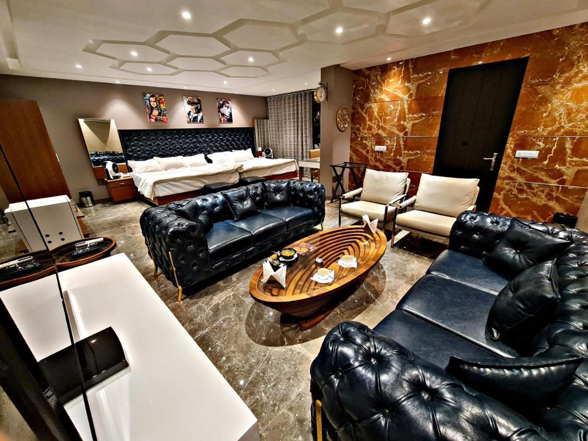 Royal Castle Grand Hotel 2*
