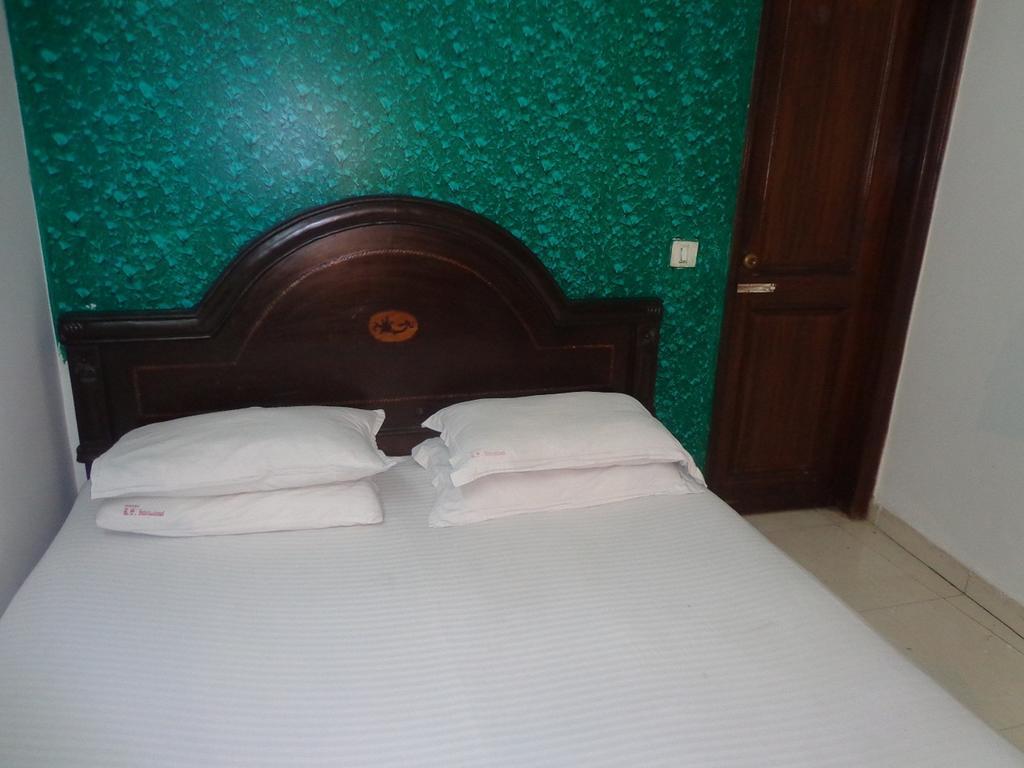 Hotel Hotel R S International @ Paharganj 2*