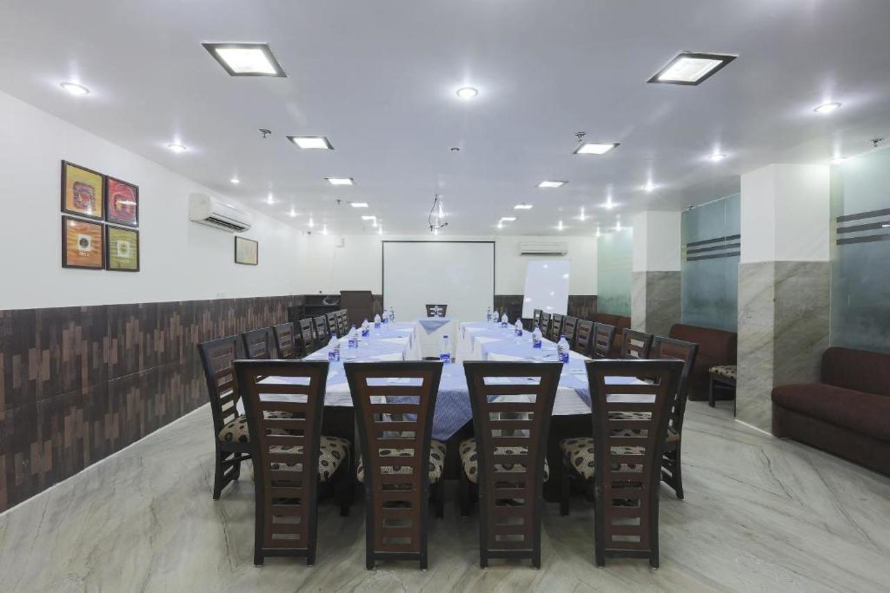 Hotel Kingston Park - Karol Bagh