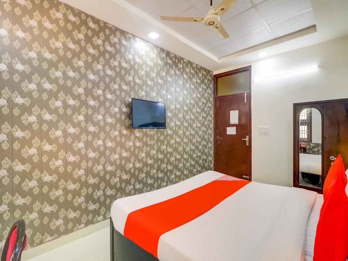 Hotel Oyo 74060 Taj Residency 3*