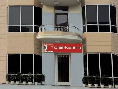 Hotel Clarks Kailash Colony 3*