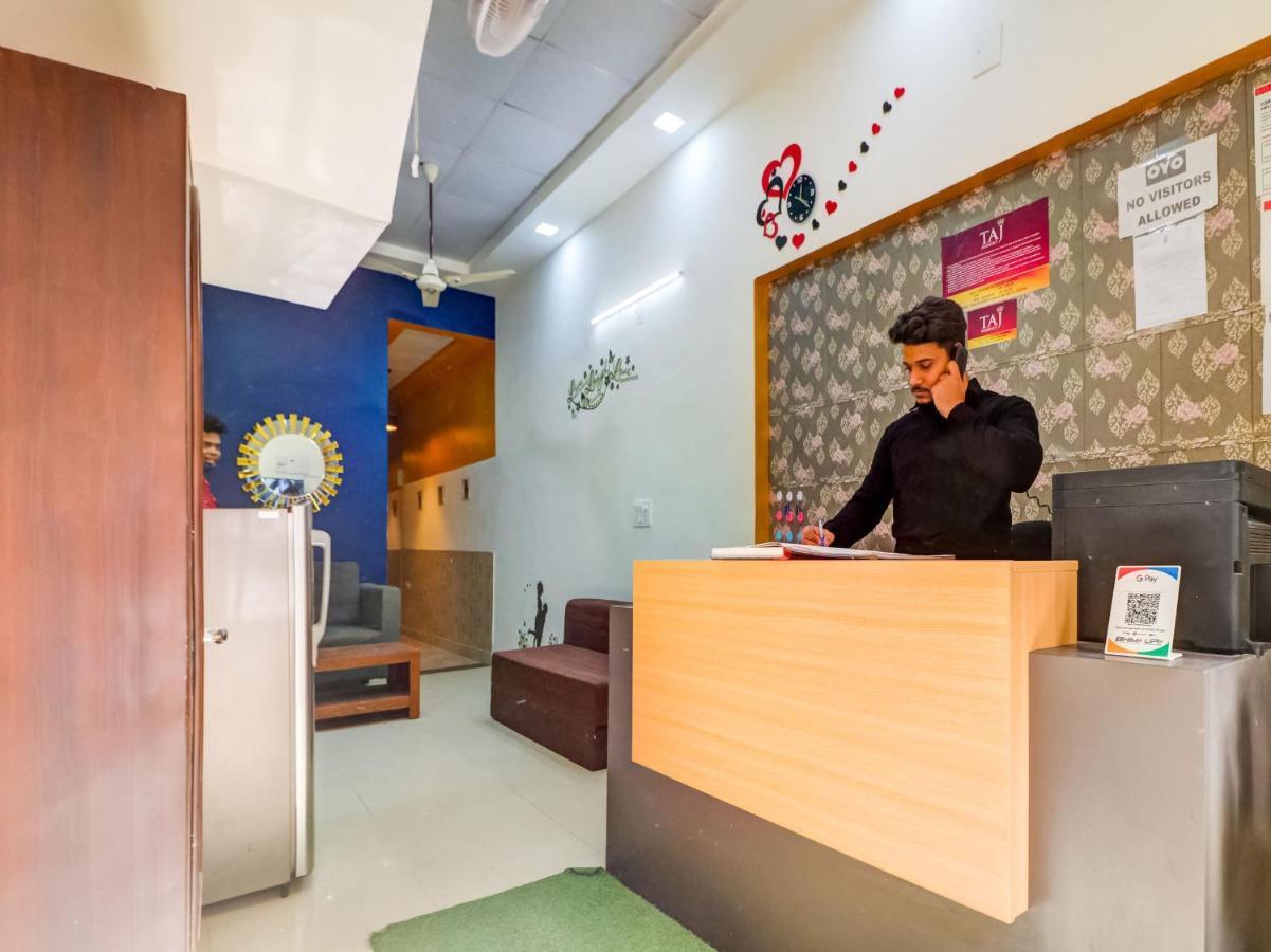 Oyo 74060 Taj Residency 3*