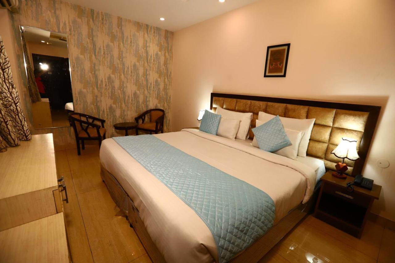 Nirvana Suits By Qotel Jasola - Near Apollo Hospital In Hotel New Delhi