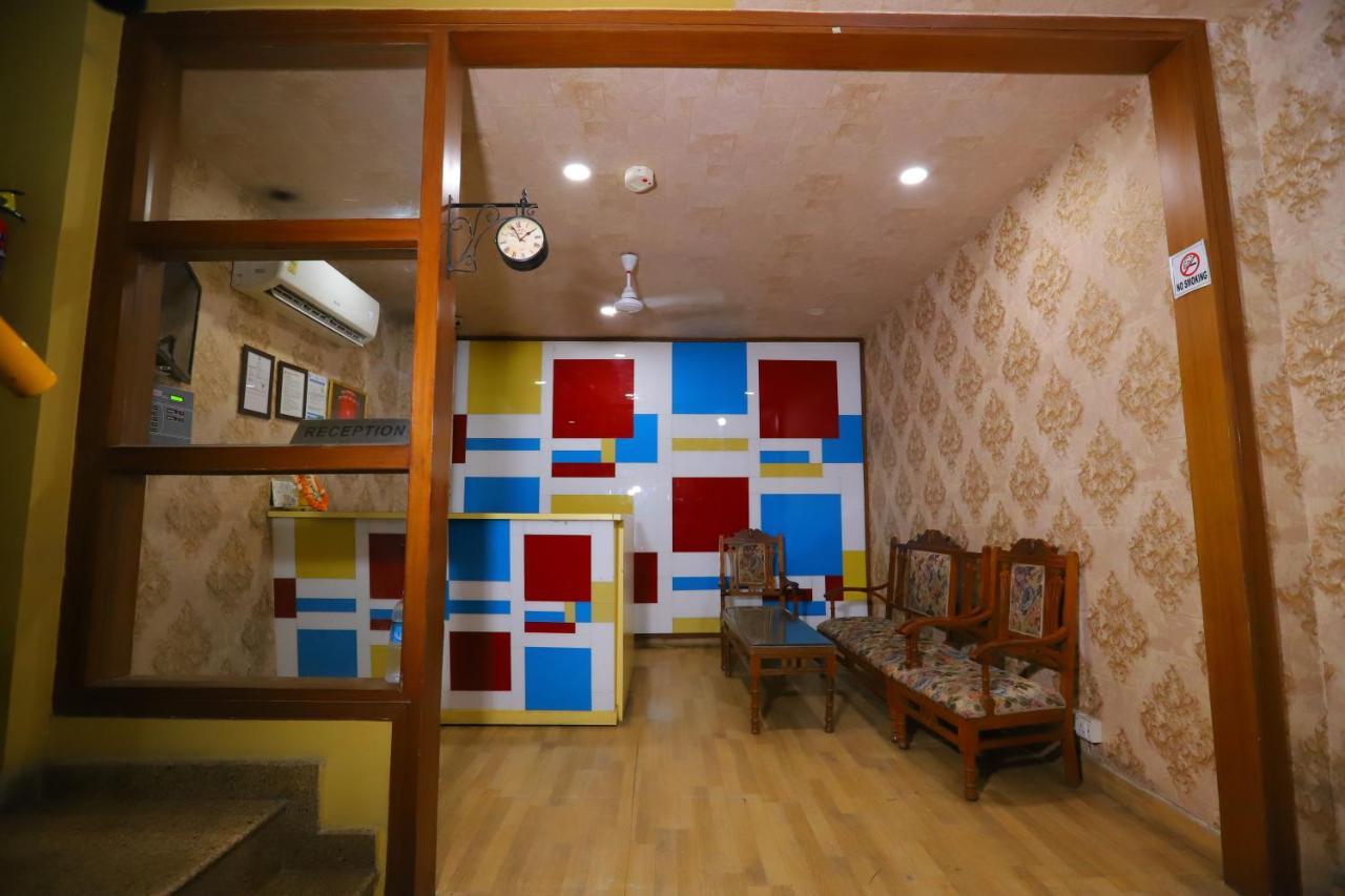 Hotel Nirvana Suits By Qotel Jasola - Near Apollo Hospital In 3*