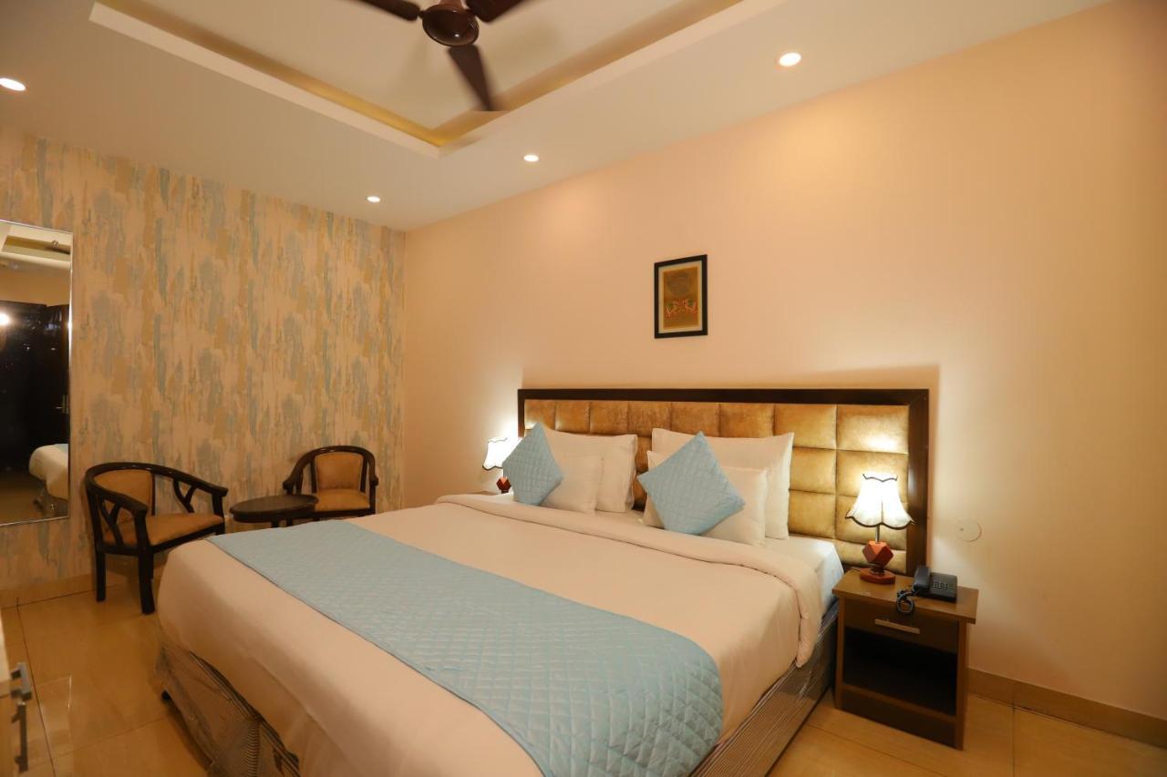 Hotel Nirvana Suits By Qotel Jasola - Near Apollo Hospital In