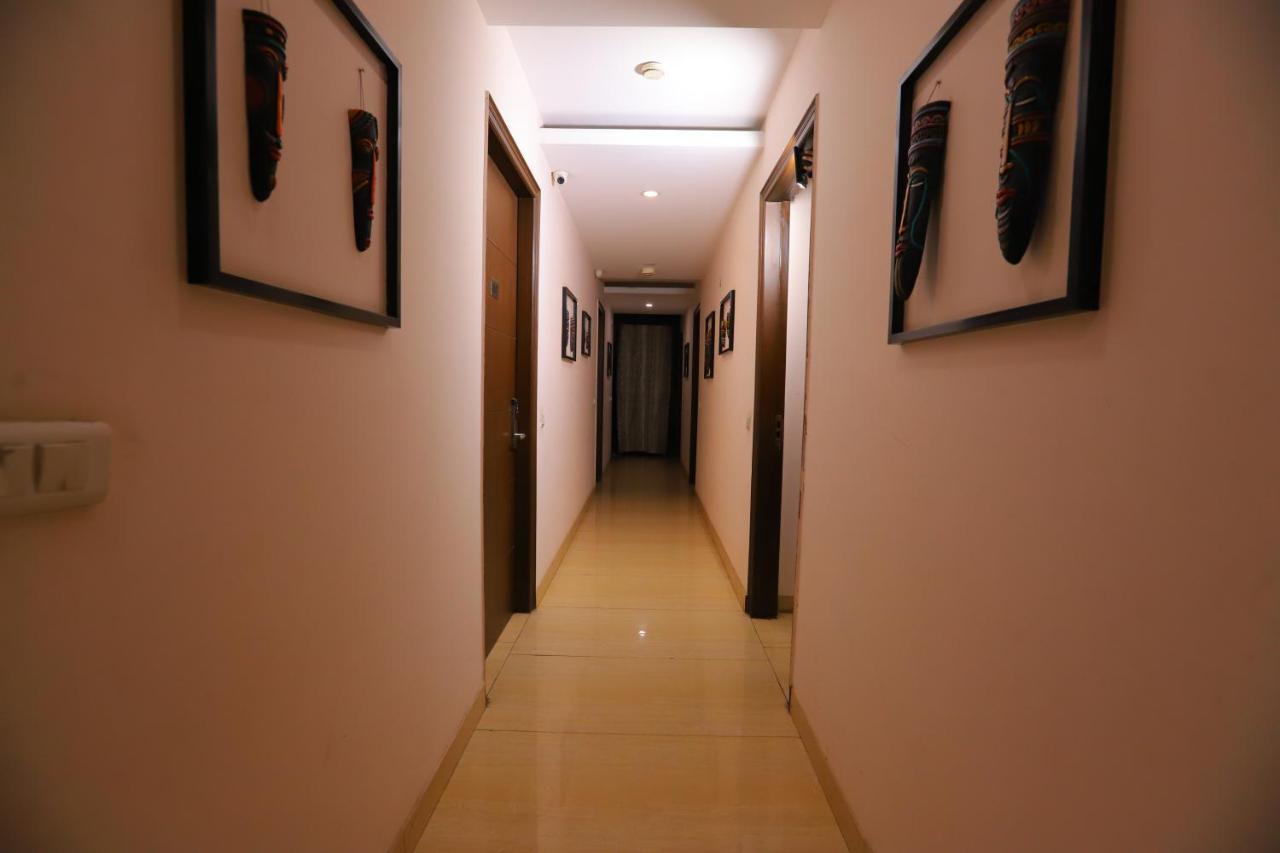 Hotel Nirvana Suits By Qotel Jasola - Near Apollo Hospital In New Delhi